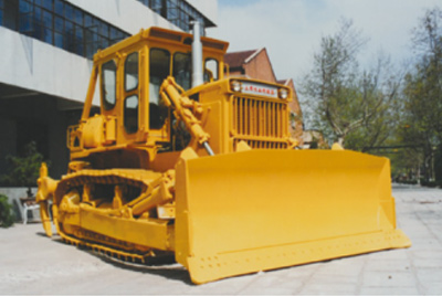 山推推土機(jī)累計(jì)銷量突破2000臺(tái)；被國(guó)家經(jīng)貿(mào)部批準(zhǔn)為進(jìn)出口自營(yíng)權(quán)企業(yè)。