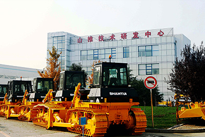 2009年，山推研發(fā)中心被國(guó)家人事部批準(zhǔn)設(shè)立博士后科研工作站，同年召開(kāi)首屆科技創(chuàng)新大會(huì)。