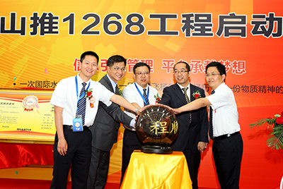 2011年山推信息化建設(shè)有三件大事：ERP、PDM、呼叫中心，其中ERP為核心，PDM是基礎(chǔ)，呼叫中心為方式之一。